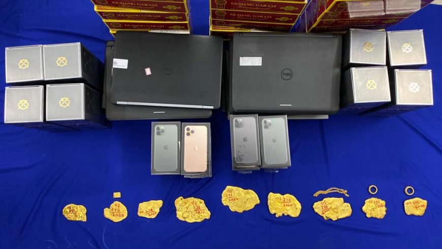 5.30 Kg of Gold Valued at Rs. 2.28 Crore, 19160 sticks of Cigarettes valued at Rs. 1.91 Lakh and other Goods & iPhones, used laptops,  worth Rs. 16 Lakhs seized  at Chennai Airport